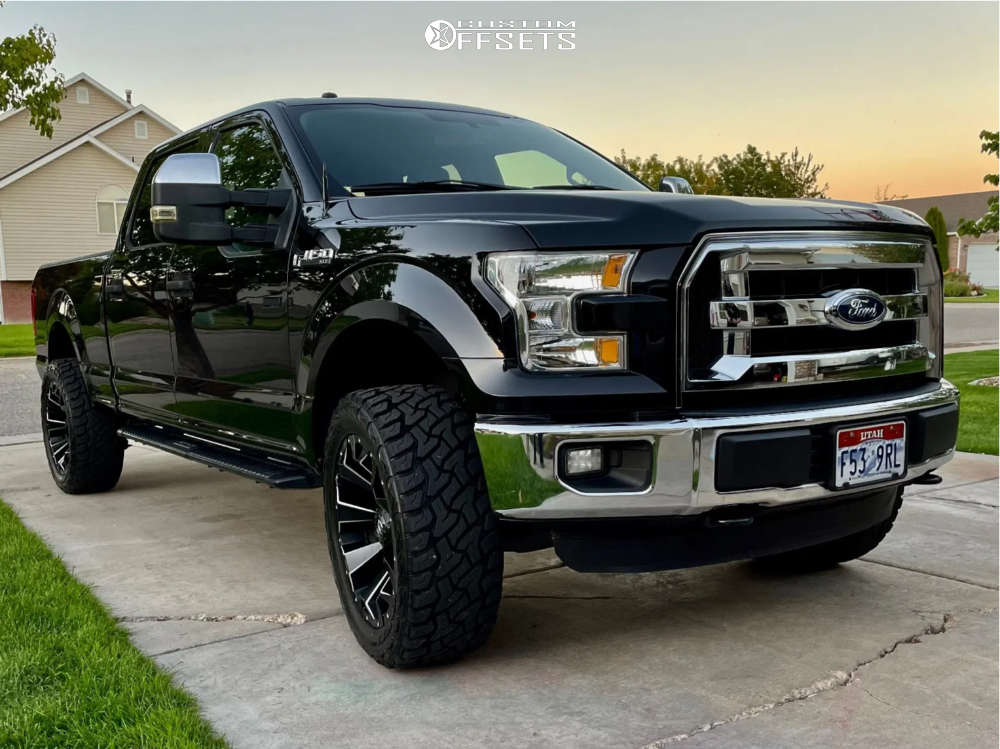 2016 Ford F150 with 22x10 22 Fuel Assault and 35/12.5R22 Predator New