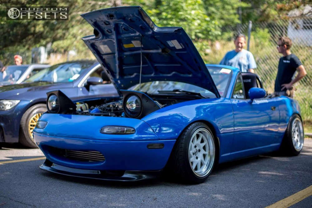 1992 Mazda MX-5 Miata with 15x8.5 0 Whistler Kr7 and 195/40R15