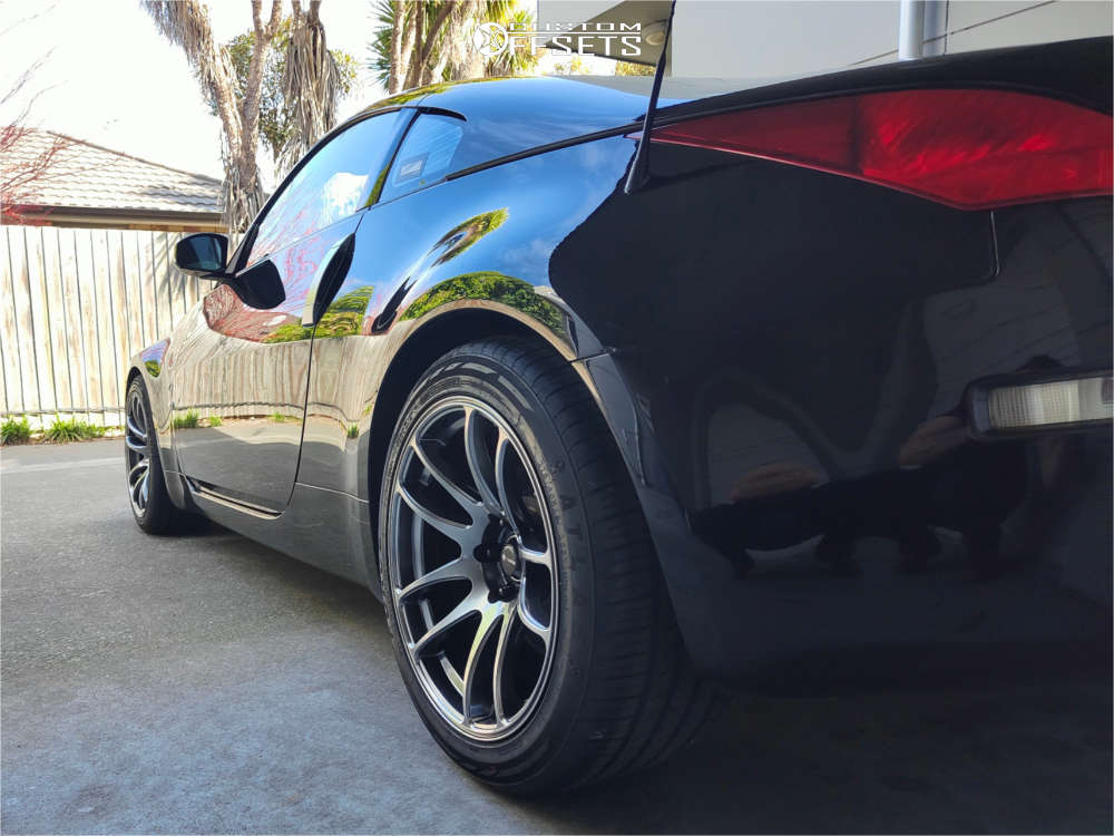 2005 Nissan 350Z with 18x9.5 22 Vors Tr4 and 255/40R18 Atlas Force 