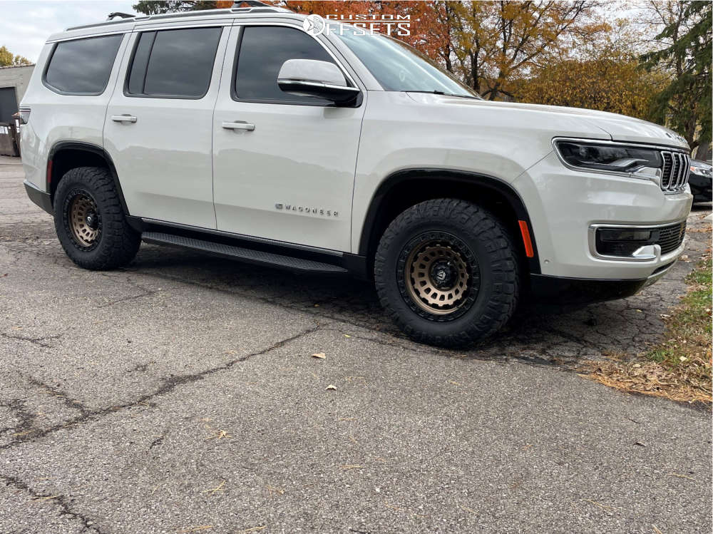2022 Jeep Wagoneer with 18x9 12 Fuel Zephyr and 285/65R18 Nitto Ridge