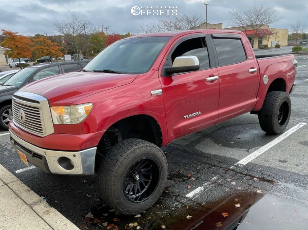 2013 Toyota Tundra with 20x12 -44 TIS 547B and 35/12.5R20