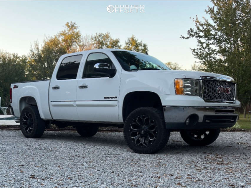 2013 GMC Sierra 1500 with 22x10 -22 Fuel Assault and 285
