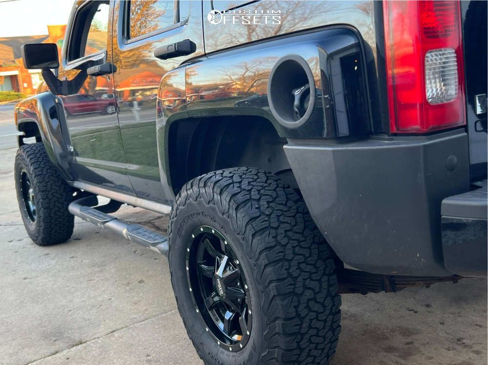 2007 Hummer H3 with 16x8 0 Moto Metal Mo970 and 265/75R16