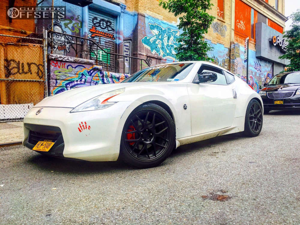 2009 Nissan 370Z with 18x9 45 Maxxim and 245/40R18 Sumitomo