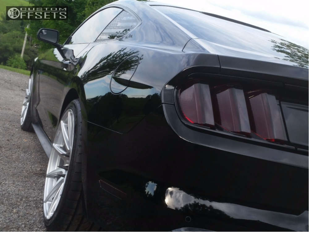 2016 Ford Mustang with 20x9 35 Niche Essen and 255/30R20 Sumitomo Htr Z ...