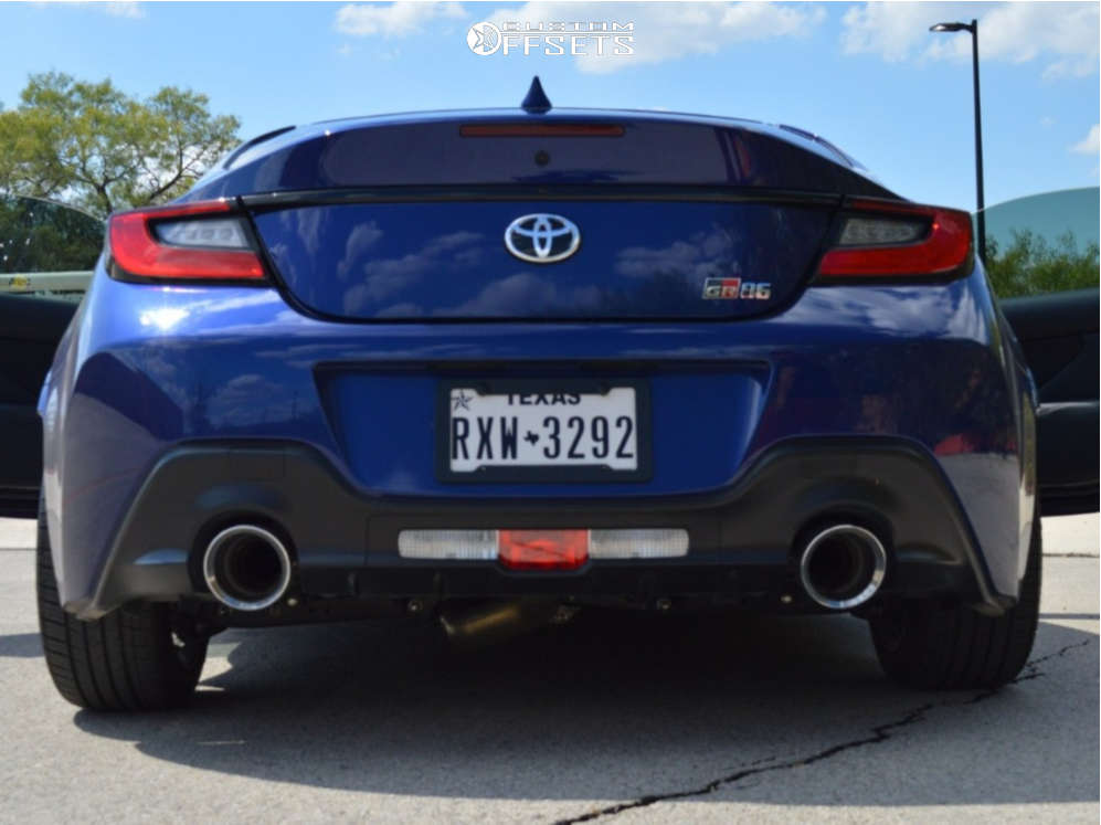 2022 Toyota GR86 with 18x8.5 32 Konig Ampliform and 225/35R18