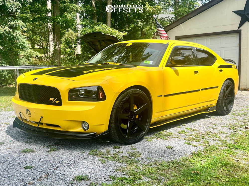 2006 Dodge Charger with 22x9 20 KMC Km685 and 265/30R22 Lexani Lx