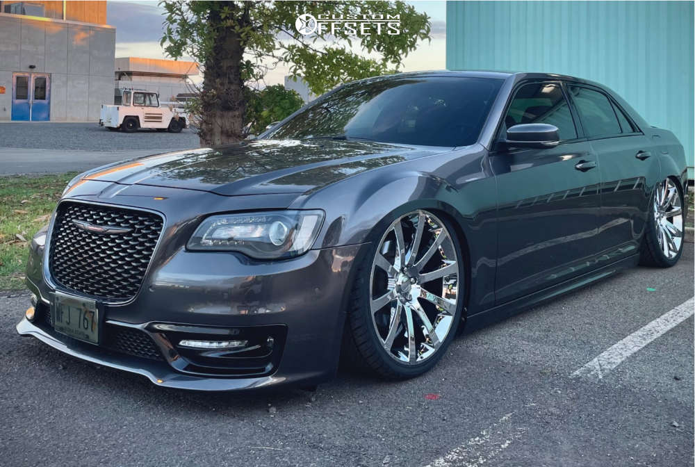 2021 Chrysler 300 with 22x9 18 4Play OE Wheels Cl02 and 265