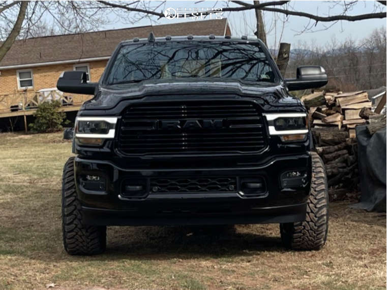 2022 Ram 3500 with 20x12 -44 TIS 560b and 35/12.5R20 Toyo Tires Open ...