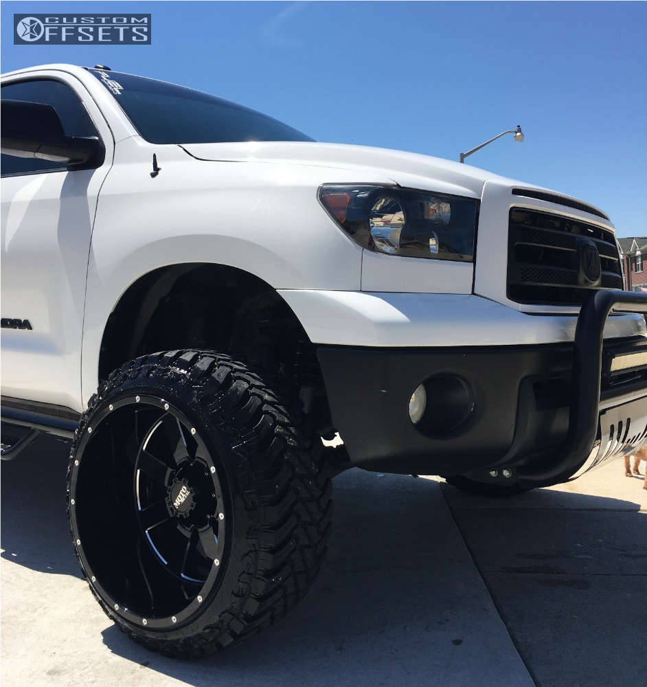 2010 Toyota Tundra with 22x14 -76 Moto Metal MO962 and 33