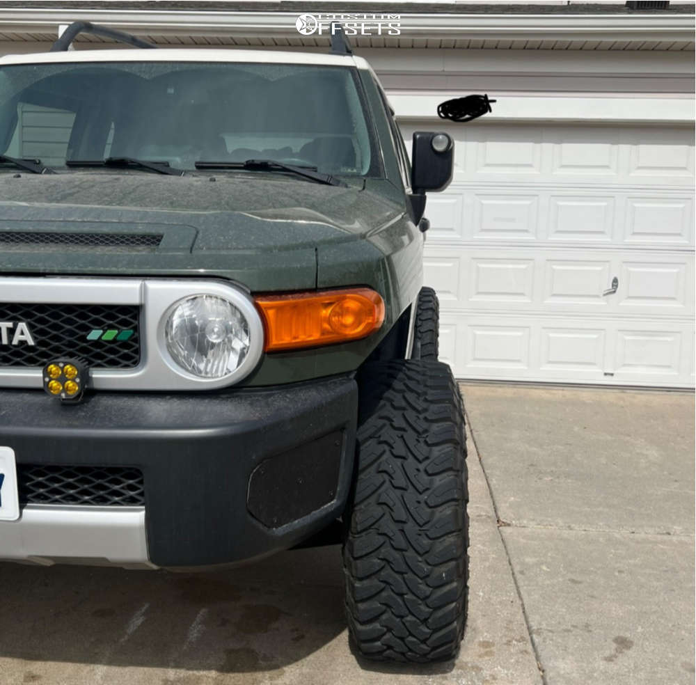 2012 Toyota FJ Cruiser with 16x8 Method Mr703 and 315/75R16 Toyo Tires