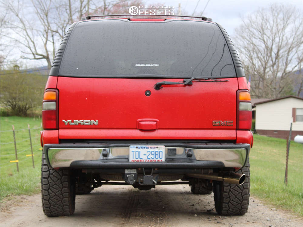 2002 GMC Yukon with 20x9 24 4Play OE Wheels Cv44 and 275/60R20 Nitto