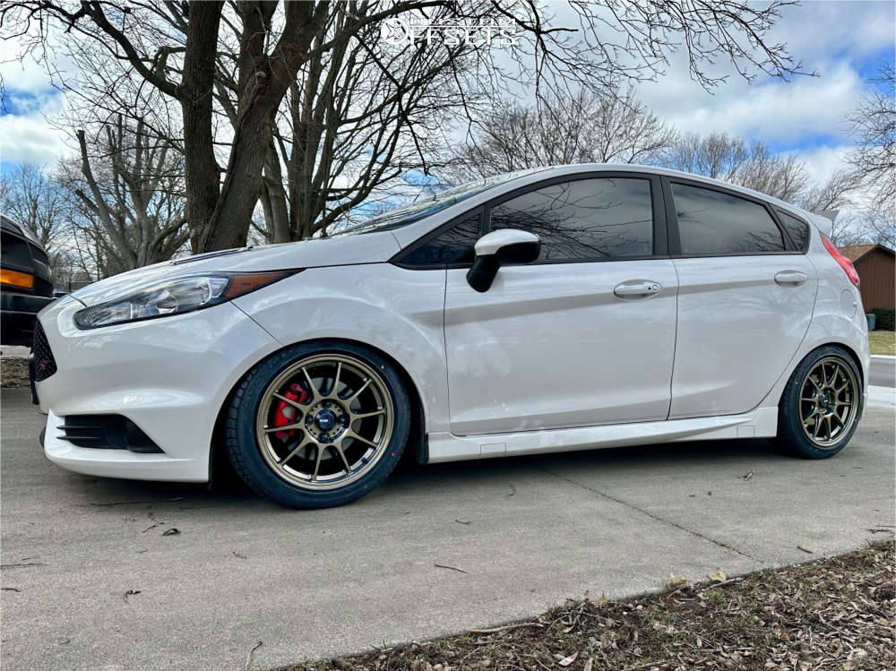 2591825-1-2017-fiesta-ford-st-