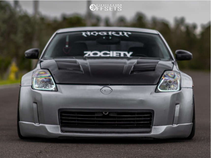 2005 Nissan 350Z with 18x9.5 10 Cosmis Racing Xt-206r and 255