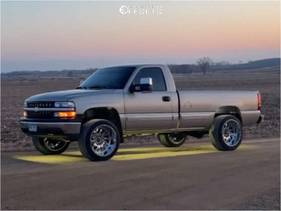 2000 Chevrolet Silverado 1500 with 22x12 -44 RBP 65r and 305/40R22 Toyo ...