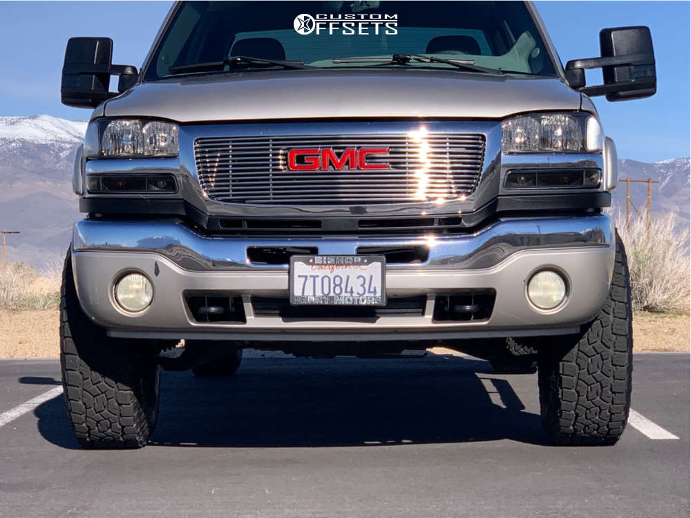 2005 GMC Sierra 2500 HD with 17x8.5 0 Method 305 Nv and 285/75R17 Toyo ...