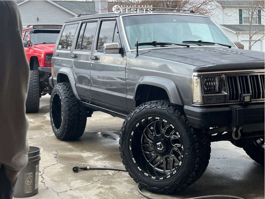 1990 Jeep Cherokee with 20x12 -44 TIS 544bm and 33/12.5R20 Venom