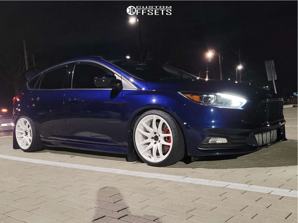 2017 Ford Focus with 18x8.5 35 Vors Tr4 and 215/40R18 Kumho Ecsta