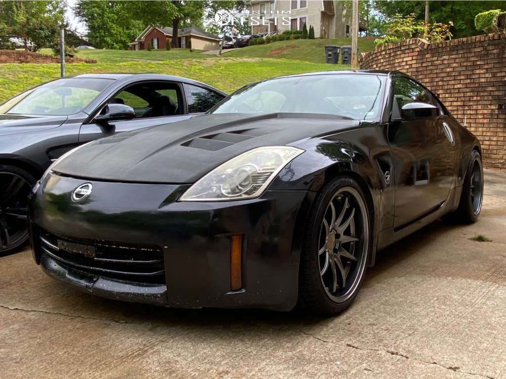 2006 Nissan 350Z with 19x9.5 15 Aodhan Ds02 and 255/35R19 Kumho