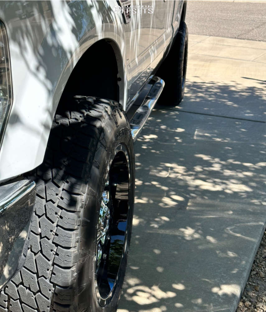 2008 Ford F250 Super Duty with 20x10 19 Fuel Triton and 275/65R20