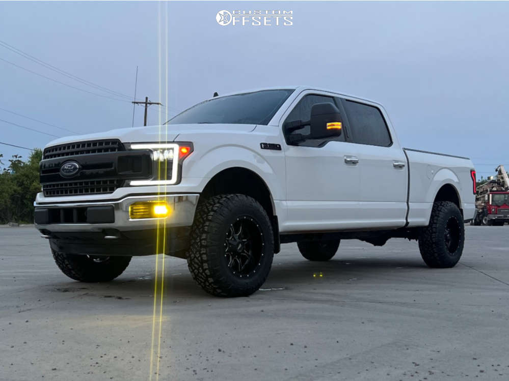 2019 Ford F-150 with 18x10 -24 Moto Metal Mo970 and 285/75R18