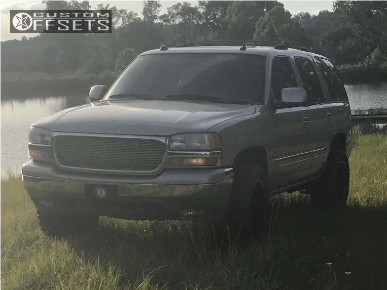 2004 GMC Yukon with 20x10 25 Gear OffRoad Kickstand and 33/12.5R20
