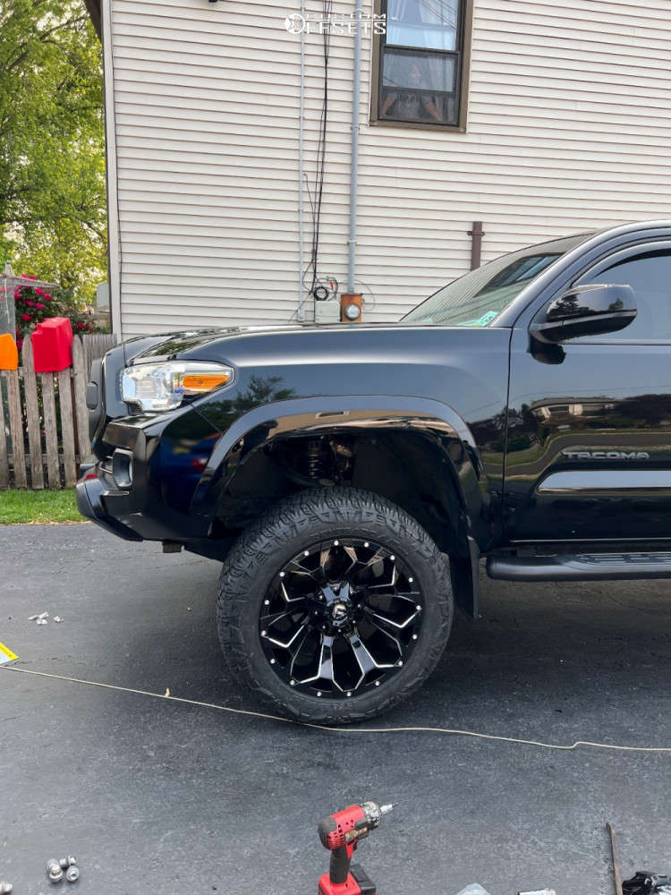 2020 Toyota with 20x10 22 Fuel Assault and 285/55R20 Radar