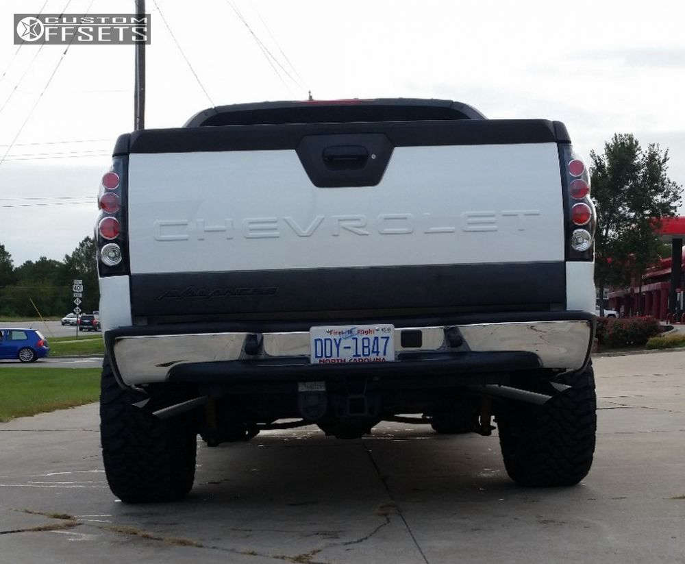 2006 Chevrolet Avalanche with 20x12 44 Fuel Throttle and 33/12.5R20 Toyo Tires Open Country M/T