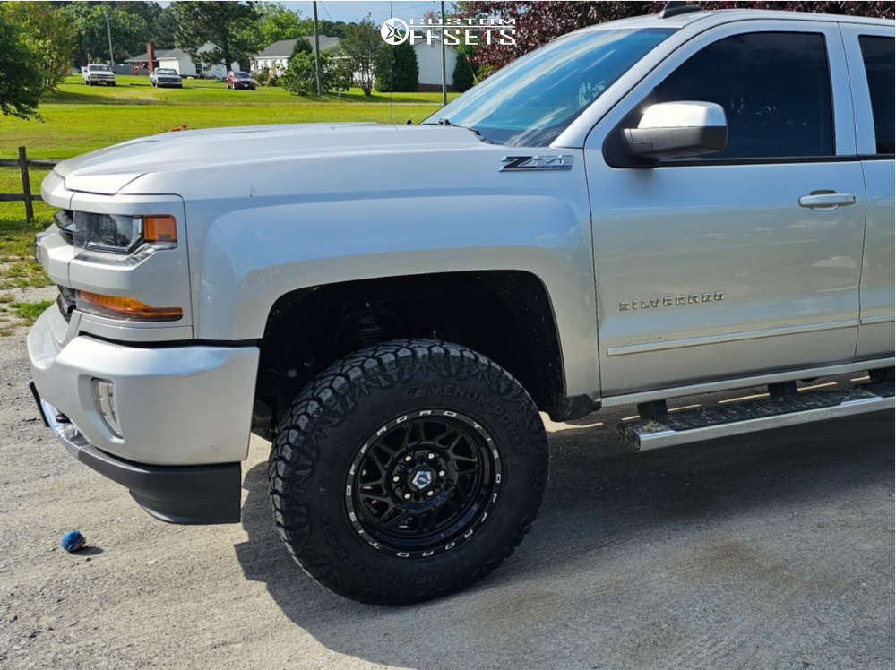 2018 Chevrolet Silverado 1500 with 17x9 -12 TIS 552b and 285/70R17 ...