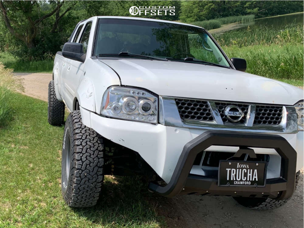 2004 Nissan Frontier with 15x7.5 -12 Vision Manx 2 Overland and 33