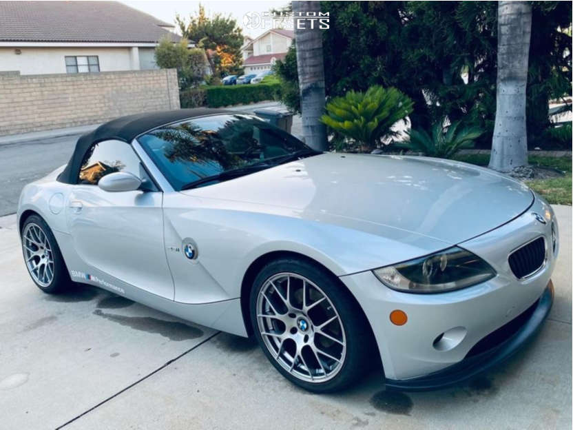 2005 BMW Z4 with 18x8 35 Enkei Raijin and 225/40R18 Nitto Motivo