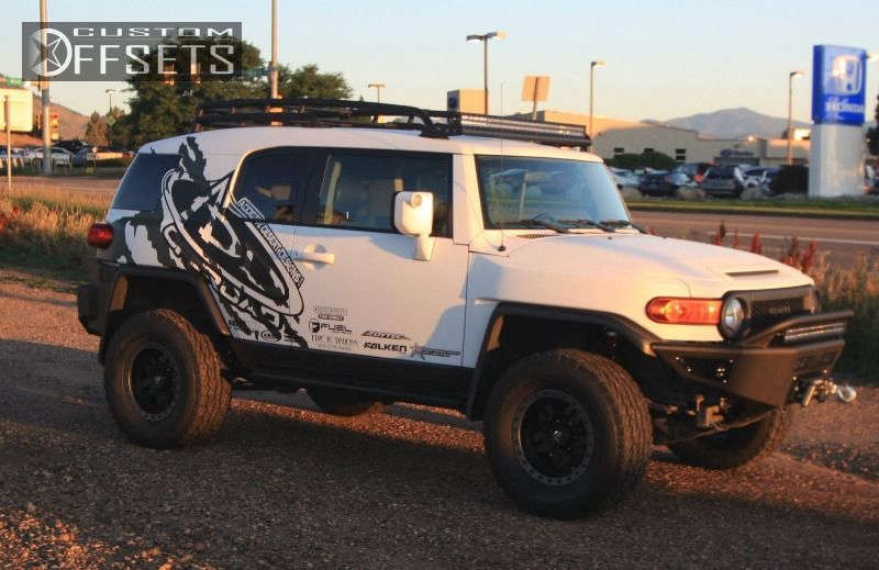 2009 Toyota FJ Cruiser with 17x9 12 Fuel Anza and 33/12.5R17 Falken