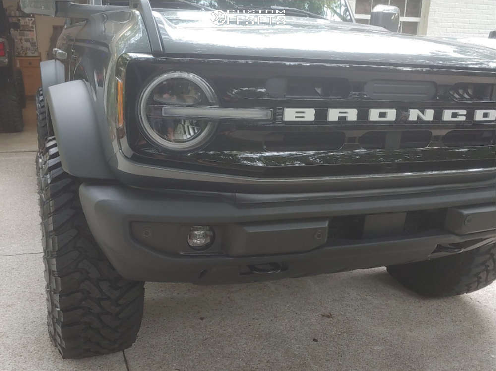 2022 Ford Bronco with 17x9 12 Mickey Thompson Classic Iii and 35/12