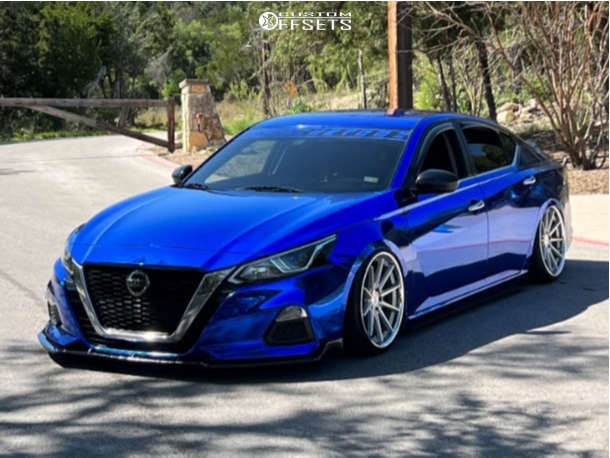 2019 Nissan Altima with 19x9.5 20 Ferrada Fr4 and 225/35R19 Michelin ...