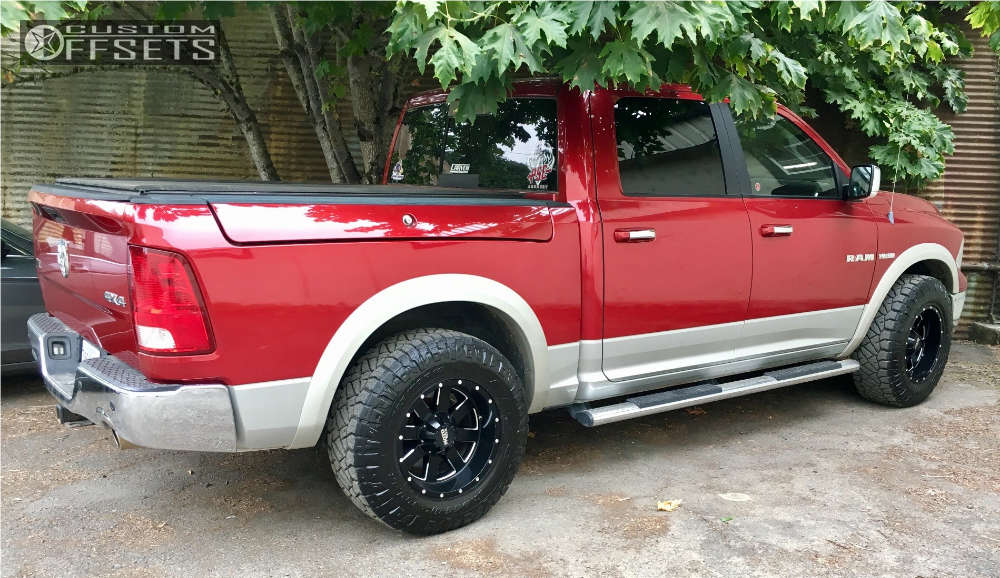 2009 Dodge Ram 1500 with 18x10 24 Moto Metal Mo962 and 295/70R18 Nitto