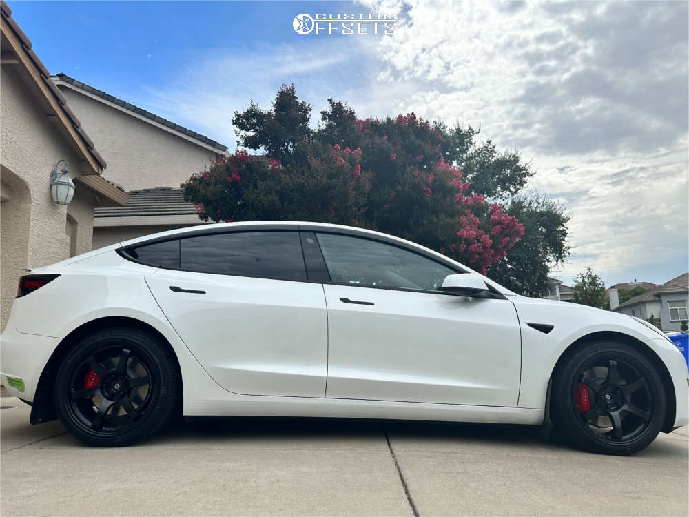 2023 Tesla 3 with 19x9.5 35 Gram Lights 57dr and 235/40R19