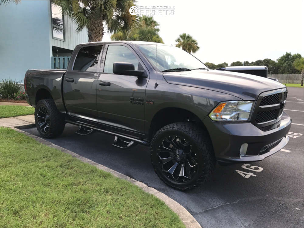 Nagata ram様 2016 Ram 1500 with 22x12 -44 TIS 544BM and 35/12.5R22 Nitto
