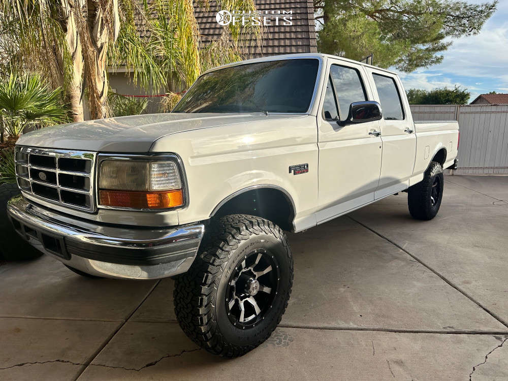 1997 Ford F-250 with 17x9 -12 Moto Metal Mo970 and 285/70R17 BFGoodrich ...