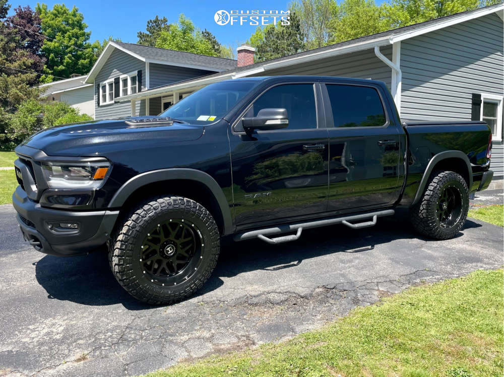 2020 Ram 1500 with 20x10 -19 Hostile Sprocket and 35/12.5R20 Kenda