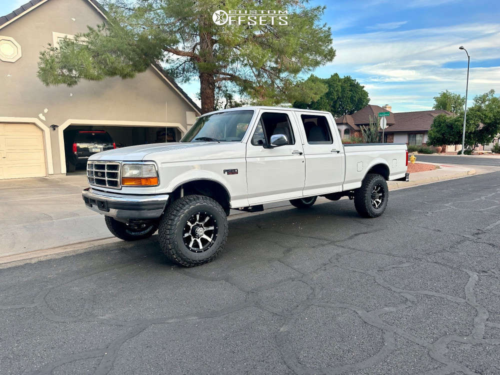 1997 Ford F-250 with 17x9 -12 Moto Metal Mo970 and 285/70R17 BFGoodrich ...