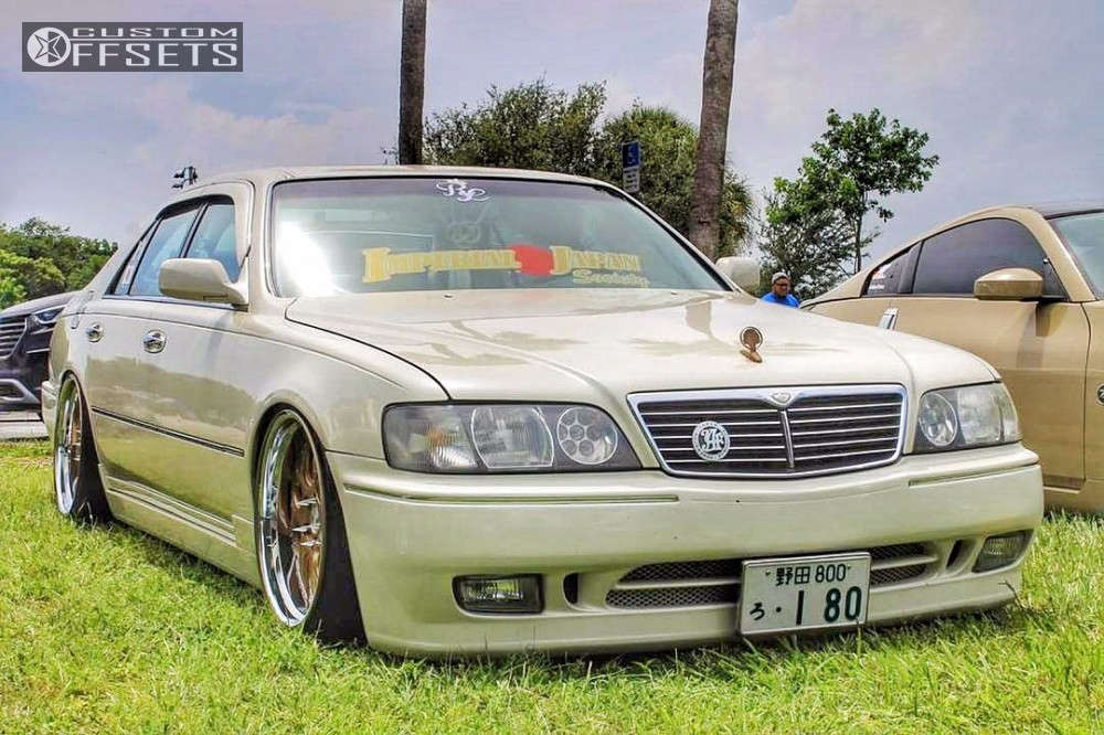 1997 INFINITI Q45 with 20x10 5 Rennen International and 255/30R20