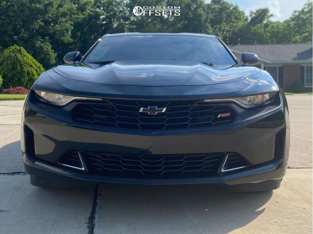 2021 Chevrolet Camaro with 20x10.5 35 Niche Methos and 255/40R20 Kumho ...