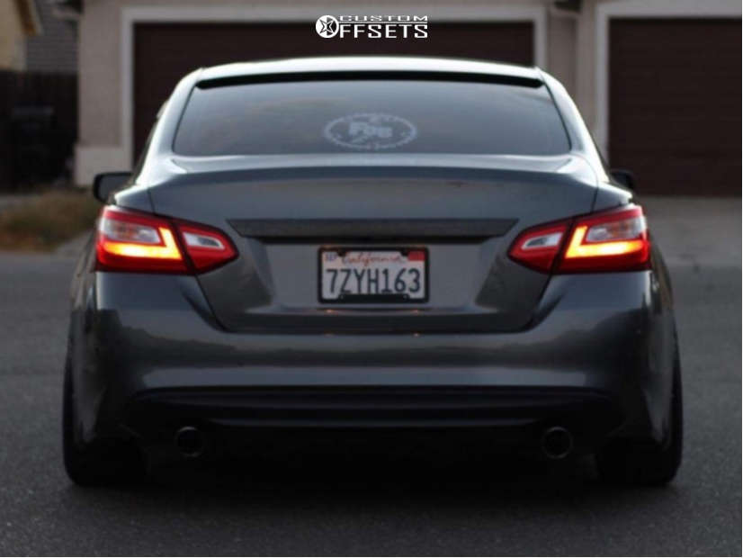 2016 Nissan Altima with 19x9 20 XXR 530d and 225/35R19 Lionhart LH