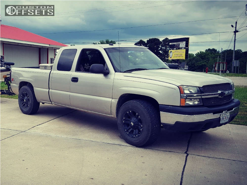 2005 Chevrolet Silverado 1500 with 18x9 18 Xd Xd778 and 265/70R18 Big O ...