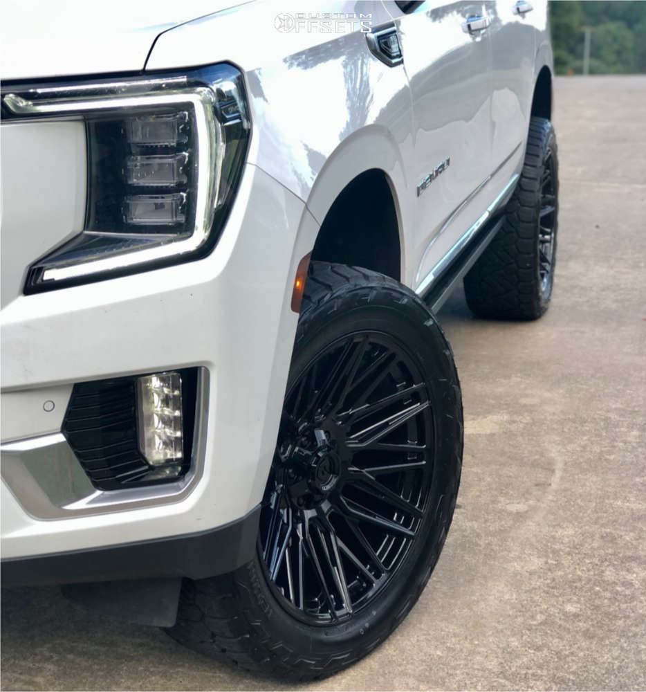 2021 GMC Yukon with 22x10 19 Gear OffRoad Edge and 315/45R22 Nitto