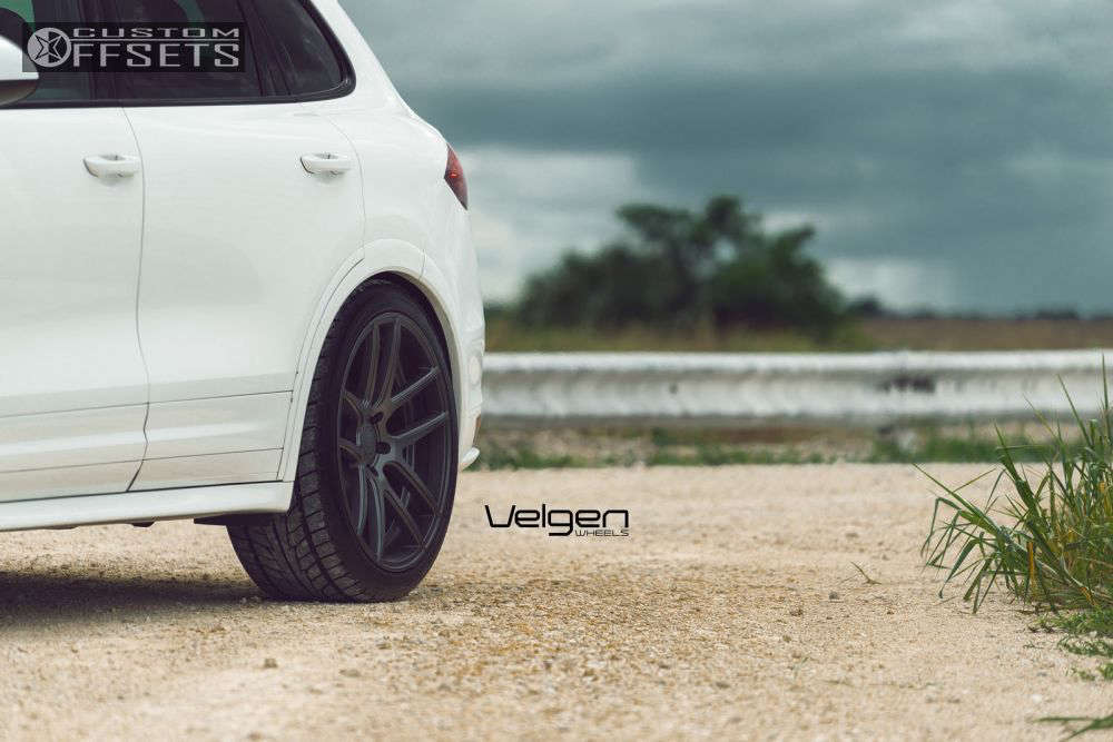 2015 Porsche Cayenne with 22x10.5 45 Velgen Vmb5 and 285/35R22 Nitto