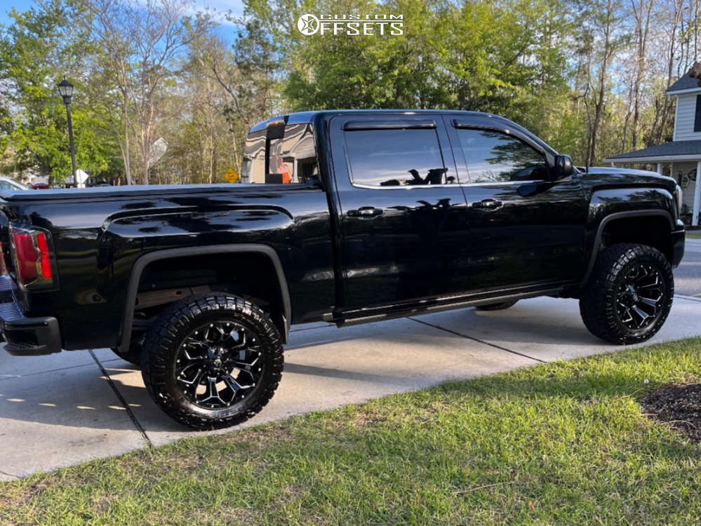 2016 GMC Sierra 1500 with 20x10 22 Fuel Assault and 35/12.5R20 Nitto