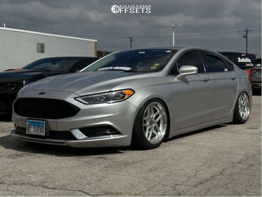 2018 Ford Fusion with 18x8.5 30 ESR Cs15 and 235/40R18 Vercelli Strada ...