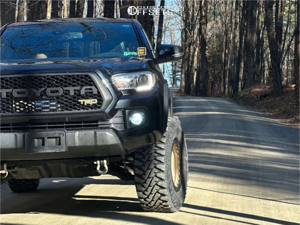 2019 Toyota Tacoma with 17x8.5 -32 Black Rhino Avenger Beadlock and 33/ ...