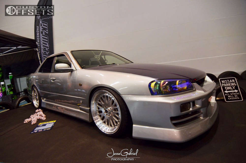 1998 Nissan Skyline R34 with 19x9.5 22 Japan Racing JR10 and